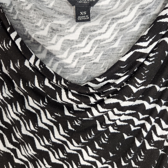 Ann Taylor Black & White Drape Neck Sleeveless Top Size XSmall - Picture 3 of 8